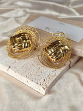 Cargar imagen en el visor de la galería, Room at the Ritz Gold Earrings
