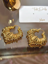 Load image into Gallery viewer, Vesla Vii Gold Earrings
