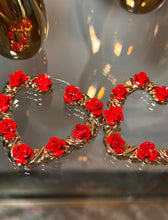 Charger l&#39;image dans la galerie, Roses Are Red Earrings (NO RESTOCK)
