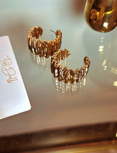 Cargar imagen en el visor de la galería, Reservations at 8 Gold Earrings
