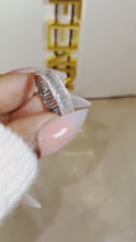 Video laden en afspelen in Gallery-weergave, On Ice Baguette Ring Stackable
