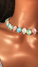 Video laden en afspelen in Gallery-weergave, Blossom Bella Necklace
