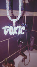 Video laden en afspelen in Gallery-weergave, Toxic Babe Blue Custom Icy Necklace
