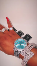 Video laden en afspelen in Gallery-weergave, Tiffany Icy Blue Watch
